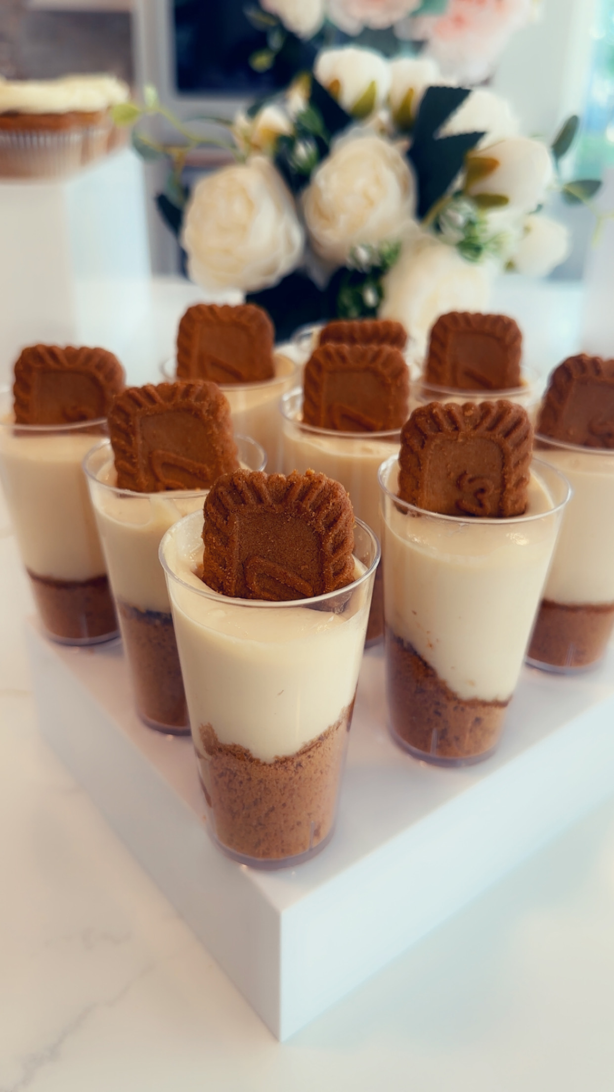 Cookie dessert shooters with floral styling